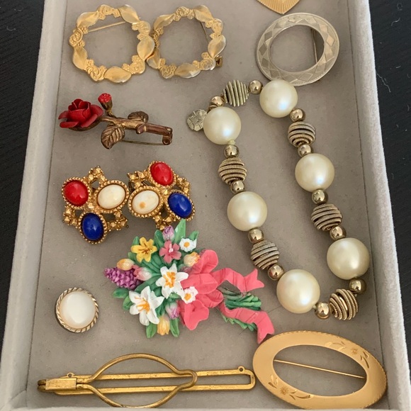 Vintage bundle - Sarah Coventry, Monet etc - Picture 2 of 2